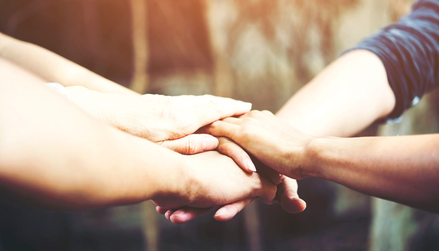 педикюр и мастер фото 1200*300. B2b help. помощь друг другу. всемирный день рукопожатий. человек с громеоговорителемicon.